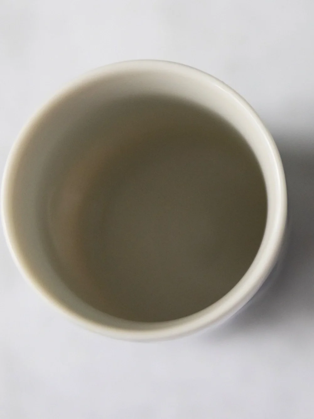 Vintage Otagiri blue white ceramic persimmon tea cup or small vase 3 3/8